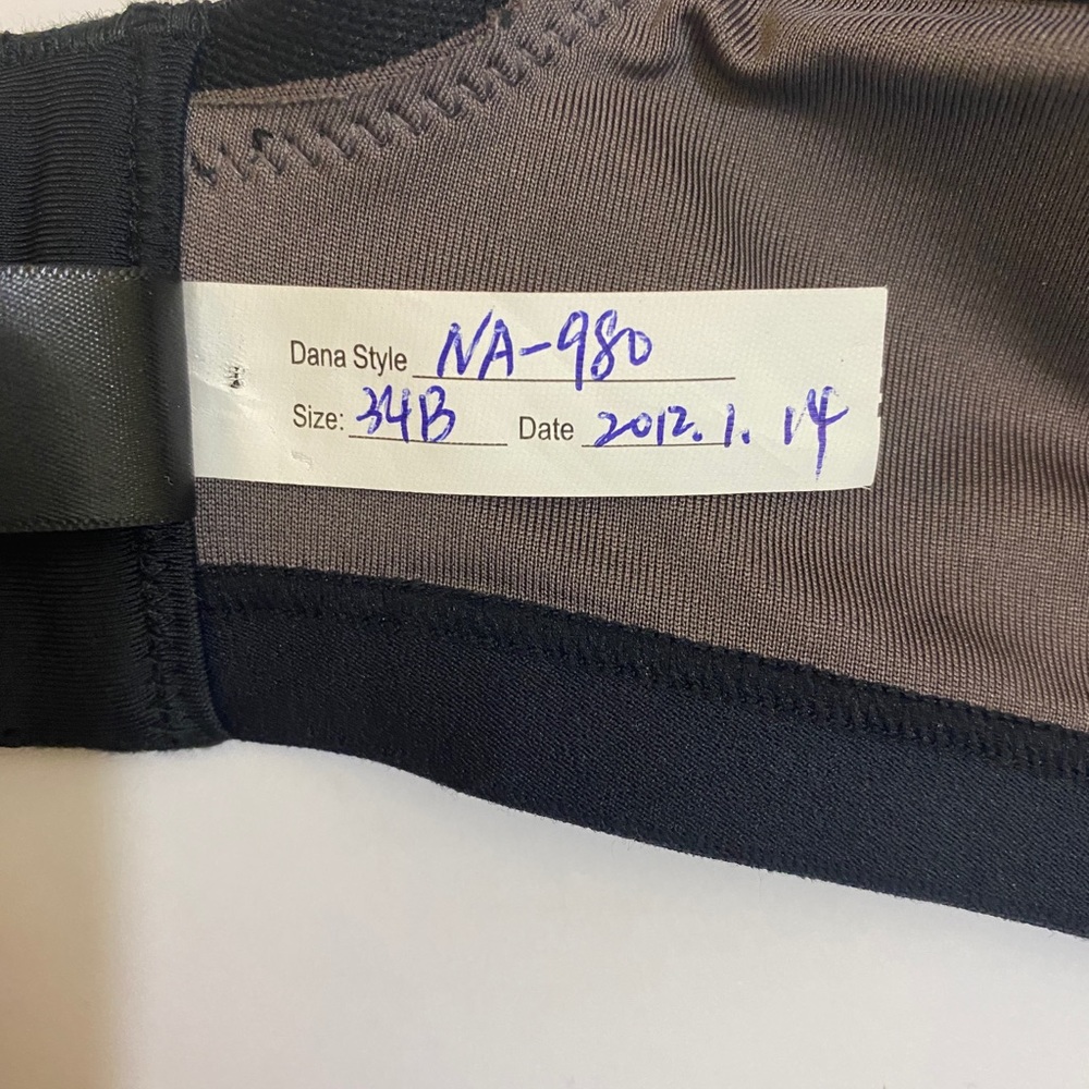 NEW Natori Gray Underwire Yogi Sports Bra 34B - Picture 9 of 13